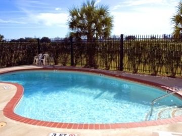 Best Western Clute Inn And Suites Exterior photo